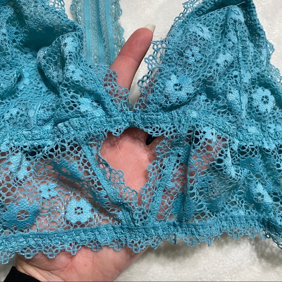 GUC S VS Lace keyhole bralette - Picture 2 of 4